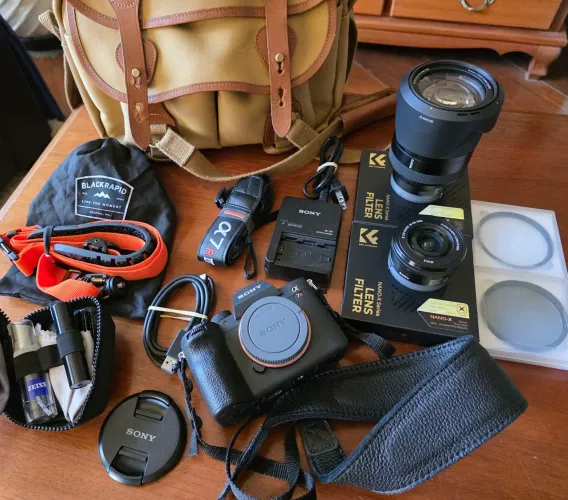 Câmera Sony a7R IV Full-Frame Mirrorless Seminova + Kit Profissional 2 Lentes Sony Filtros