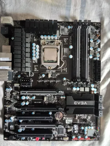 Placa mãe 1156 top mas não sei o modelo, acende mas não liga para aproveitar peças 