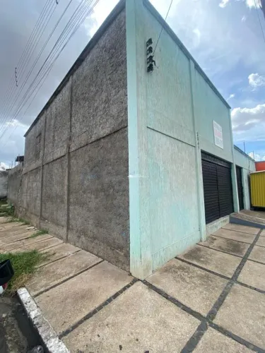PONTO COMERCIAL NO MORRO DA ESPERANÇA COM 04 VAGAS DE GARAGEM.