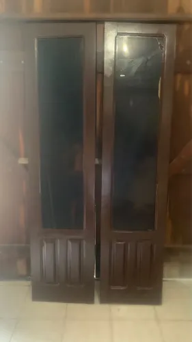 Vendo portas de madeira massaranduba 2,20 por 50 de largura cada porta