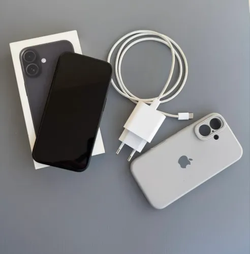 iPhone 16 128GB preto em ótimo estado.