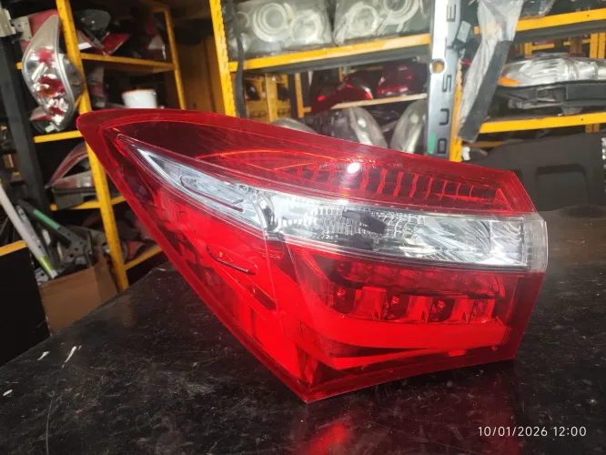 Lanterna esquerda LED Corolla Altis Xei 2015 2016 2017