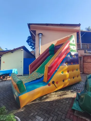 TOBOGÃ INFLÁVEL 6 METROS - R$ 2.500