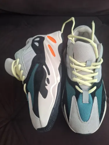Tennis yeezy 700