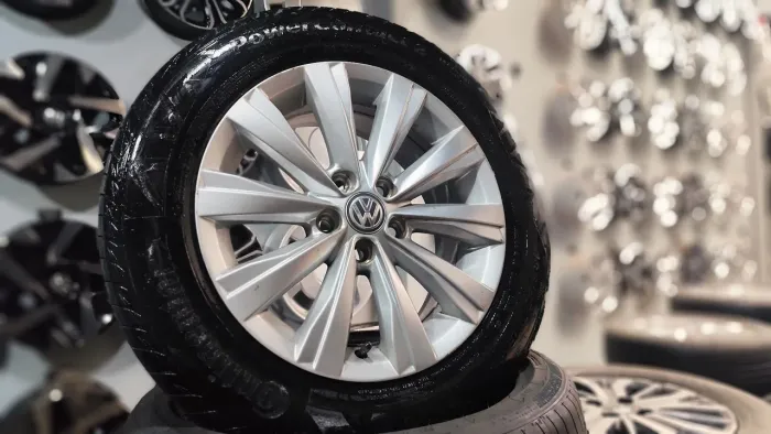 Rodas aro 15" VW 5x100+ Pneus 185/65 R15"- Aceito Cartão 