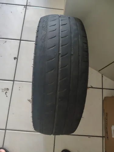 Pneu 175/65/14 usado