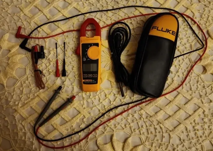 Alicate Amperimetro RMS Fluke 324.