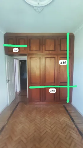 Armário de Madeira maciça 