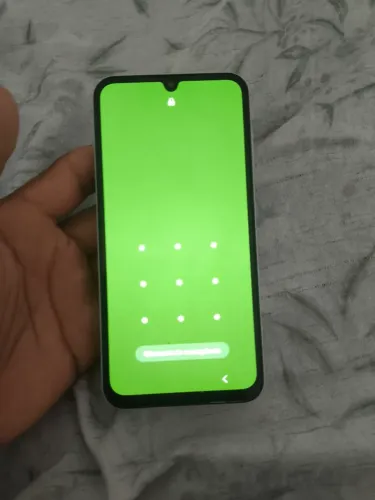 Vendo a 15 funcionando perfeitamente 250 de memória bem conservado vai com carregador 