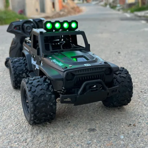 Carro de Controle Remoto Jeep - Com 4 Modos de Leds, Suspensão e Veloz