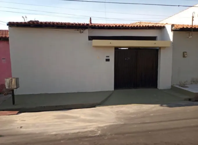- Casa no São Raimundo