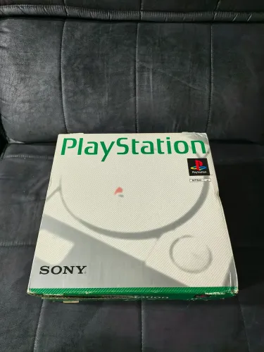 Playstation 1 completo na caixa original, praticamente sem uso.