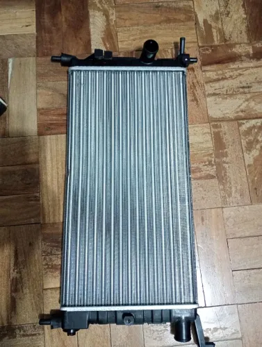 Radiador Corsa Classic 1.0 2002 a 2005 Sem Ar Valeo