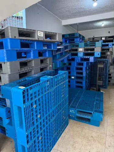 Paletes de plástico reforçado 