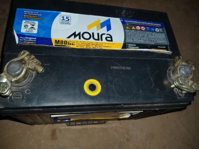 Bateria Moura80ah amperes bem conservada estado de Nova.400 vendo som automotivo tambem