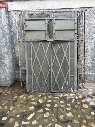 Janela antiga de ferro - Década de 50