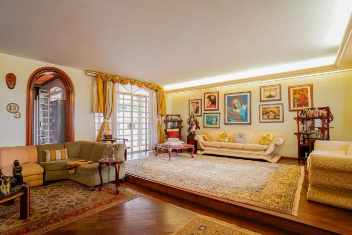 Sobrado de Esquina 949m² | 04 quartos | Piscina | Setor Oeste