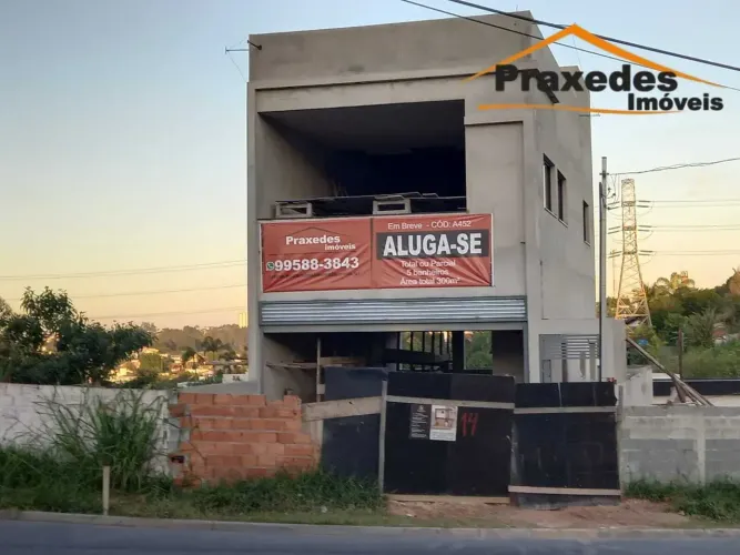 Imóvel para aluguel tem 300 metros quadrados em Jardim do Golf I - Jandira - SP