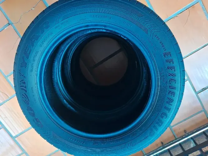 4 pneus Goodyear EFFICIENTGRIP aro 15 185/65 88H
