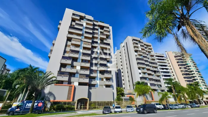 Apto amplo e com vista para a Beiramar