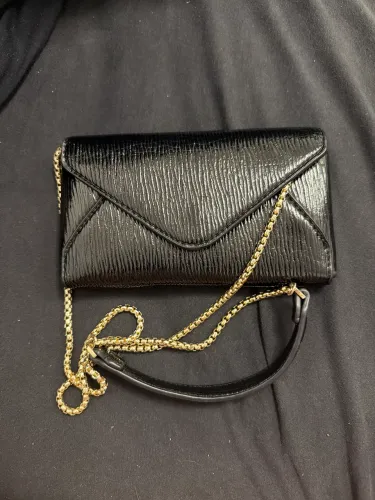 bolsa zara preta com alça dourada 