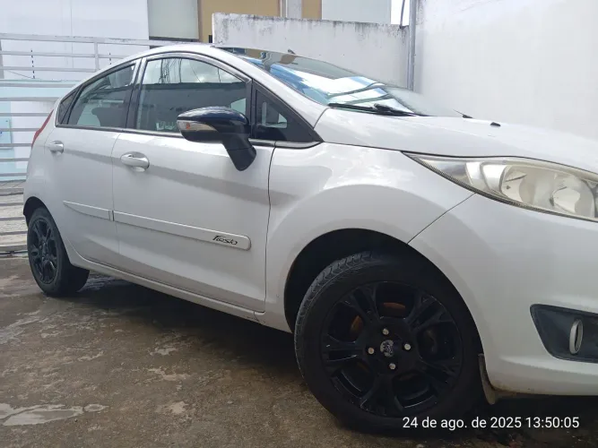 Ford Fiesta 1.6 16V Flex Aut. 5P 2015