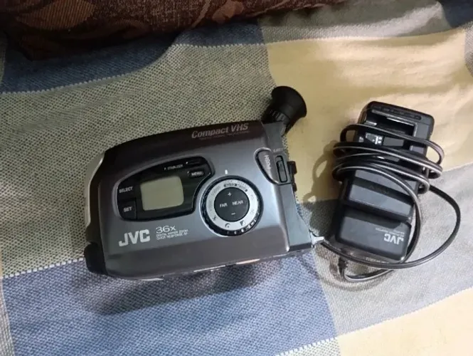 filmadora antiga jvc pequena para decoração não funciona