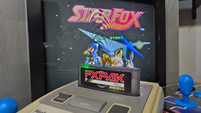 Cartucho everdrive FX Pak Pro de Super Nintendo SD 16gb - roda jogos de chips especiais
