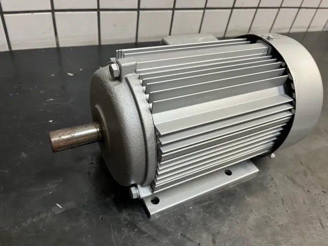 Motor elétrico trifásico 1,75 kW ( 2,37 cv) - 3520 rpm - 220/380 volts 