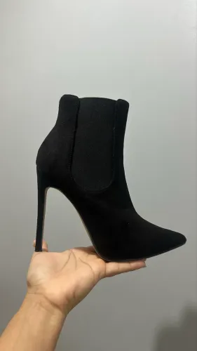 Bota preta salto fino