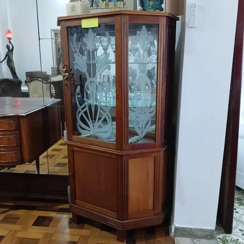 Cristaleira de Canto Antiga em Madeira Maçaranduba
