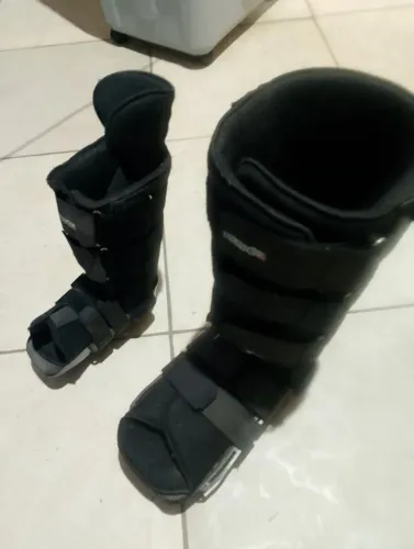 Botas ortopédica e mobilizador de ombro