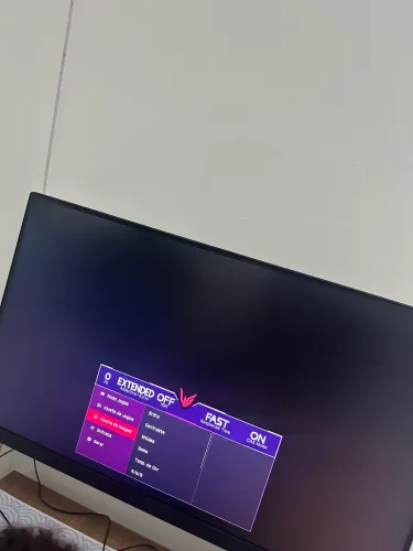 iPhone 14 Pro Max e monitor 