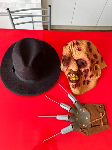 Fantasia Freddy Krueger Completa para Halloween - Máscara, Chapéu e Luva com Garras