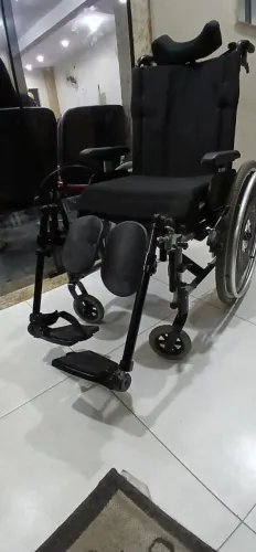 Cadeira Articulada Para Pessoas com Dificuldade de Locomover