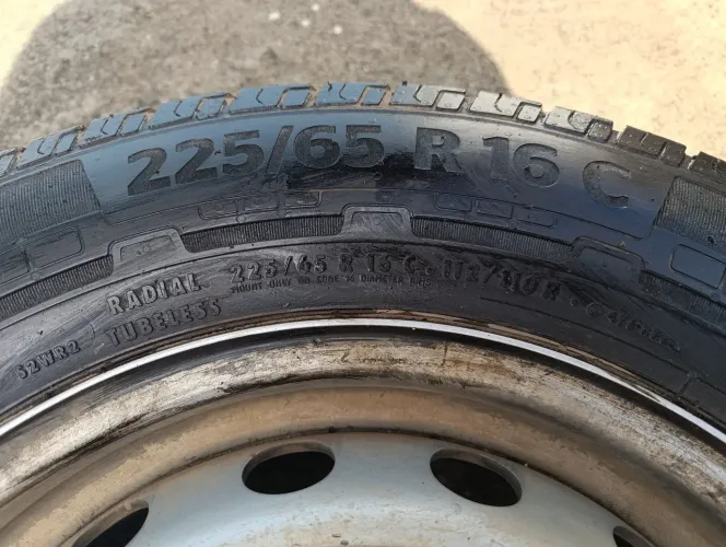 Rora e pneu tudo em perfeito estado aro 16 pra vans e utilitários.em extrema