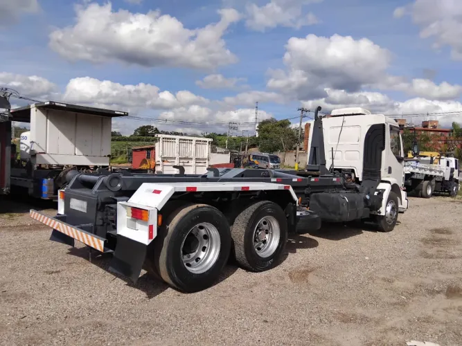 Volvo VM 270 Rollon 2013