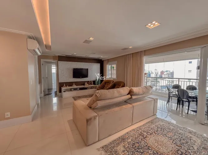 Apartamento á venda com 147 m², no centro, com 3 dormitórios sendo 3 suíte, 5 banheiros e