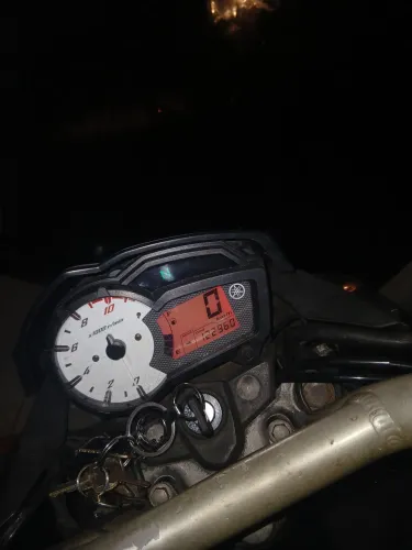 Fazer 150 2014 em excelente estado toda revisada, peneus seminovo guidom esportivo