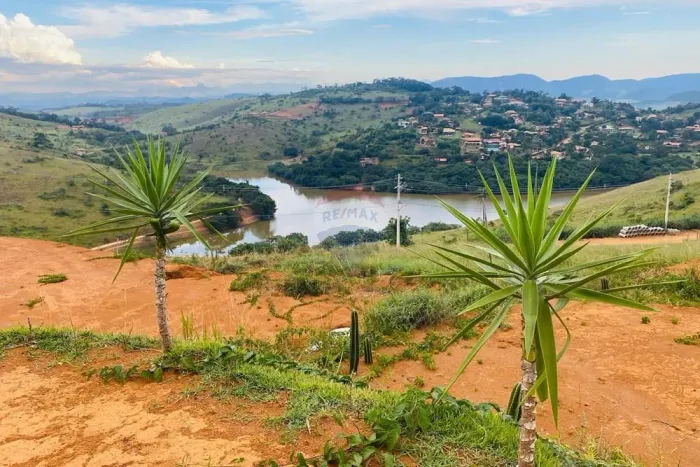 Terreno em Simão Pereira , Vista para o lago - Condomínio Miragem