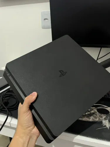 PlayStation 4 ( PS4 ) 1TB - 2 Controles - Suporte de Carregamento - Tudo em Otimo Estado.