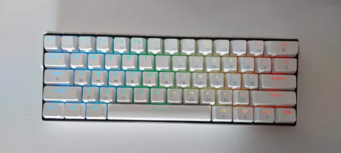 Teclado 60% RGB branco Wireless mecânico
