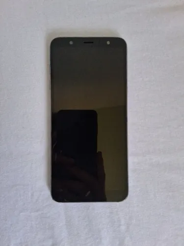 Celular smartphone Samsung Galáxia J8 em bom estado.