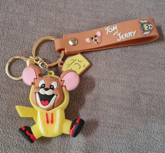 Chaveiro jerry pikachu novo