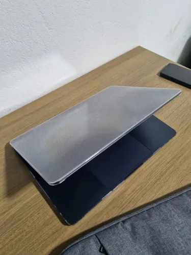 Macbook air M3 13.6 inch 16gb