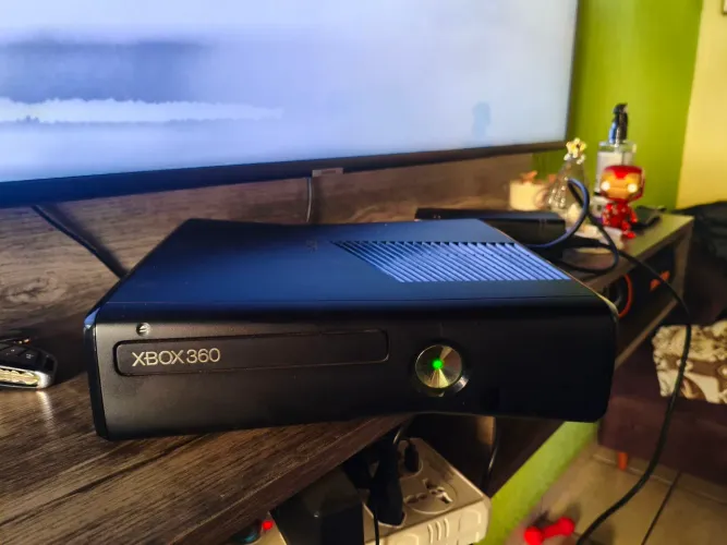 Xbox 360 + 3 controles