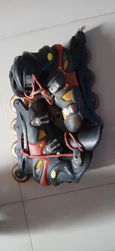 Vendo patins 60,00 cada