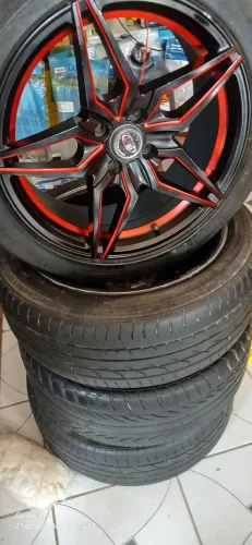 Aros 17 novos com pneus meia vida 205/50/17
