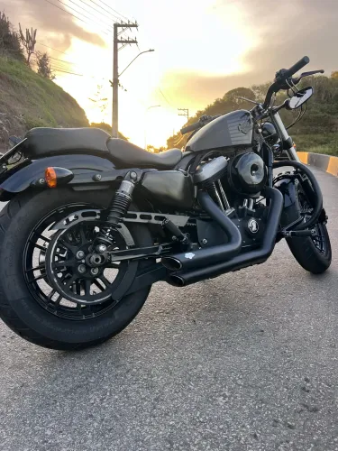 Moto impecável
