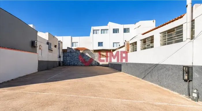 Terreno para aluguel e venda com 242 m² em Centro, Bauru - SP